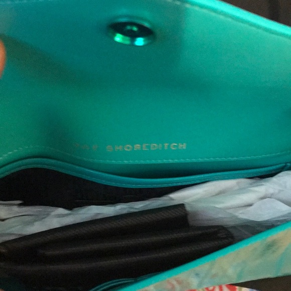 Kurt Geiger Landon Shoreditch Leather Envelope Clutch
KURT GEIGER LONDON - Picture 14 of 16